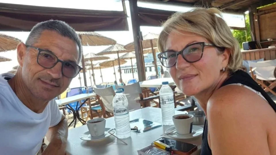 "Ако умрем, ще умрем заедно": Жената на мъжа, който едва не излетя от счупен прозорец на самолет, разказа за ужаса