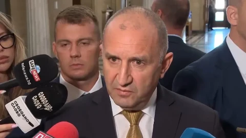 Румен Радев: Няма да видите подпис на Велислава Петрова, в кабинета няма противоречия за войната в Украйна