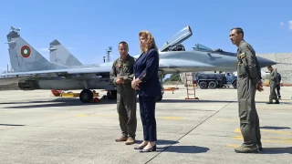 Йотова: Разполагане на американски самолети в "Безмер", не ни прави част от военните действия в Иран