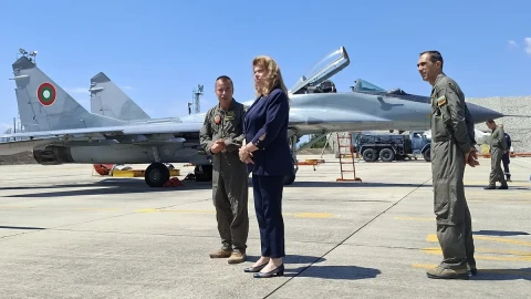 Йотова: Разполагане на американски самолети в "Безмер", не ни прави част от военните действия в Иран