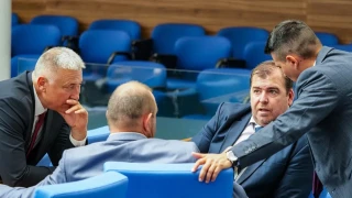 НС разисква часове наред Бюджет 2026, най-много критики отнесе заемът от 10,1 млрд. евро