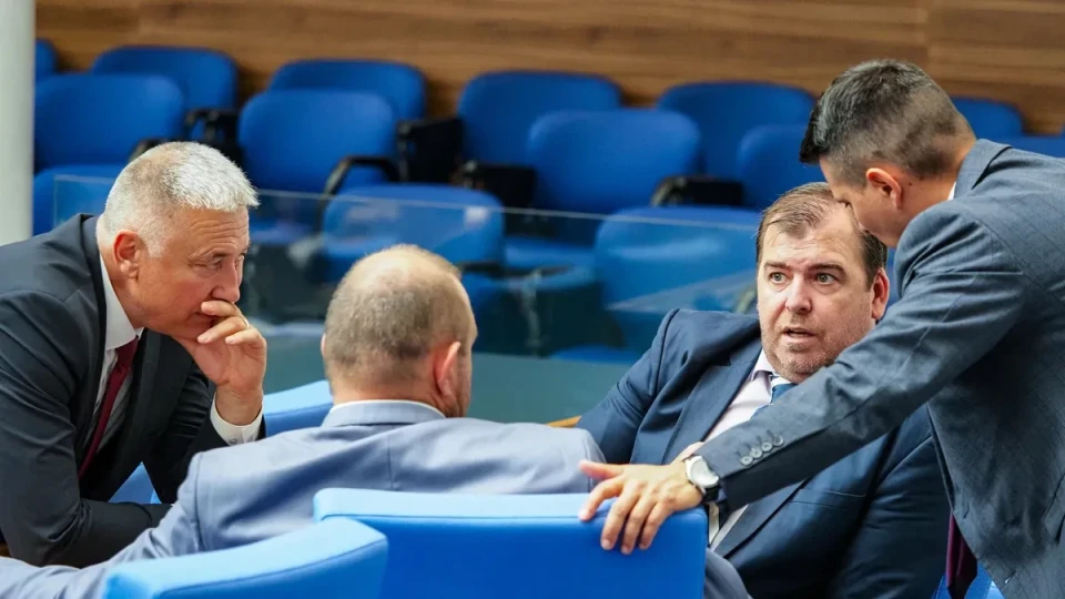 НС разисква часове наред Бюджет 2026, най-много критики отнесе заемът от 10,1 млрд. евро