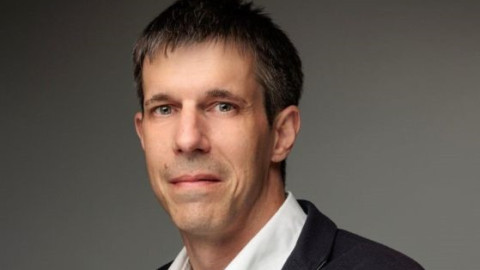 Сега ще ви разкажа приказката за "Абдул и розовите понита". Приказка за напреднали