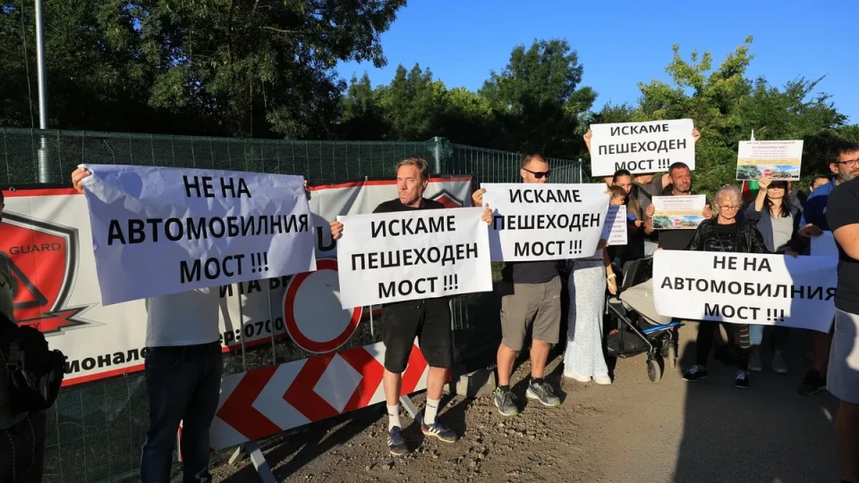В "Овча купел" се надигнаха срещу строежа на товарен мост над река Владайска