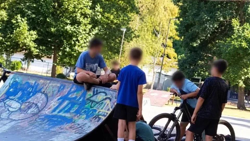 Пламъци от скука: Деца запалиха огън върху скейт съоръжение в Монтана