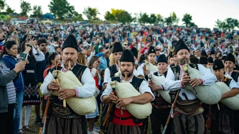 Над 70 гайдари разтърсиха Гела, американец засвири на каба гайда