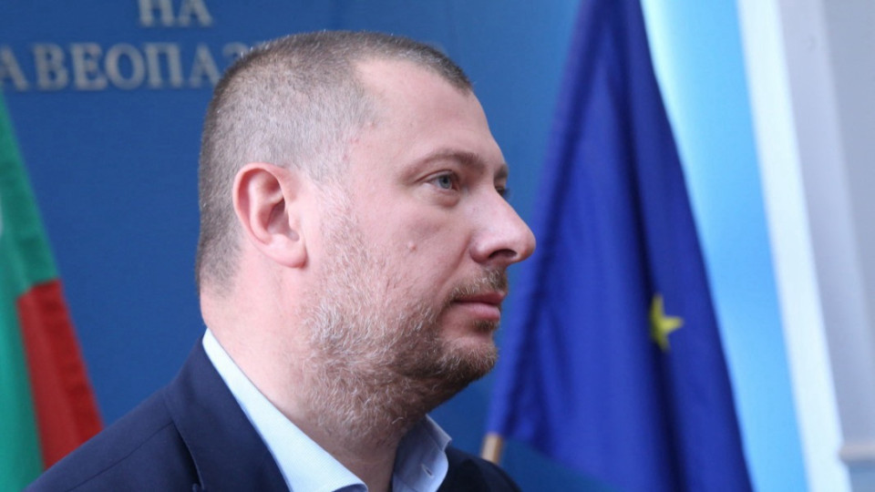 Докато министърът говори за 31%, собственото му държавно дружество е на 58% - крадецът вика дръжте крадеца