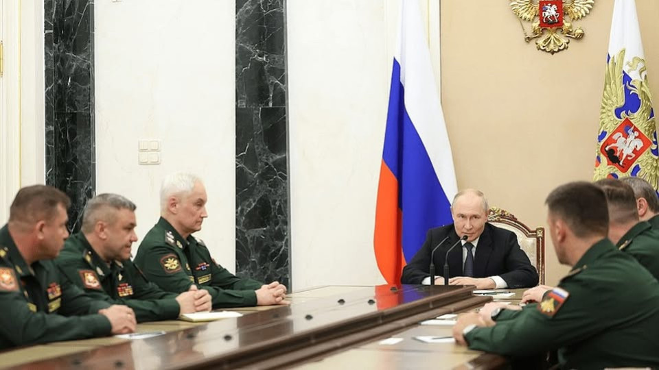 Промяна в парадигмата  ТРЪМП СЕ ЗАВРЪЩА КЪМ МИРНИТЕ УСИЛИЯ В УКРАЙНА, НО ВОЙНАТА ПЪРВО ТРЯБВА ДА УЗРЕЕ