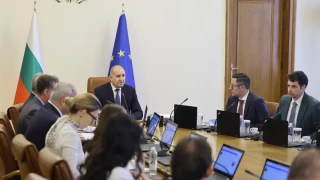 Между дефицита и европейските милиарди: големият финансов тест пред Радев