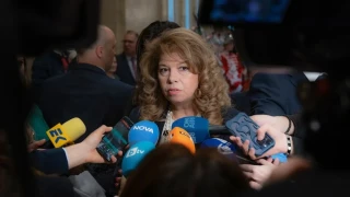 Президентът Йотова поздрави бургазлии за "Евровизия": Имаме шанс да покажем пословичното ни гостоприемство и да привлечем туристи