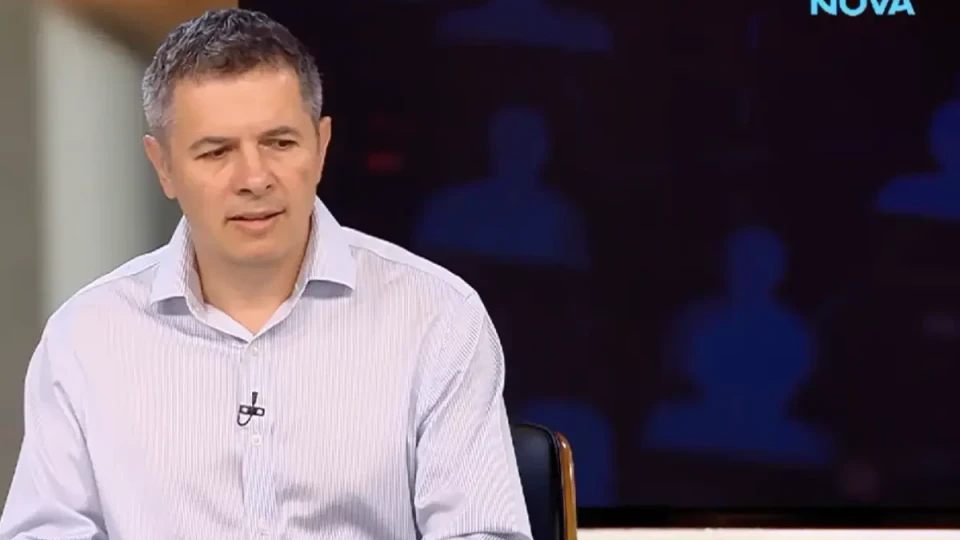 Свастики, затворени чатове и десетки последователи: Как действа „Кръв и чест“