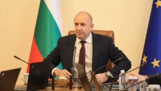 „Гардиън“: Румен Радев се оглежда за мястото на Виктор Орбан в ЕС
