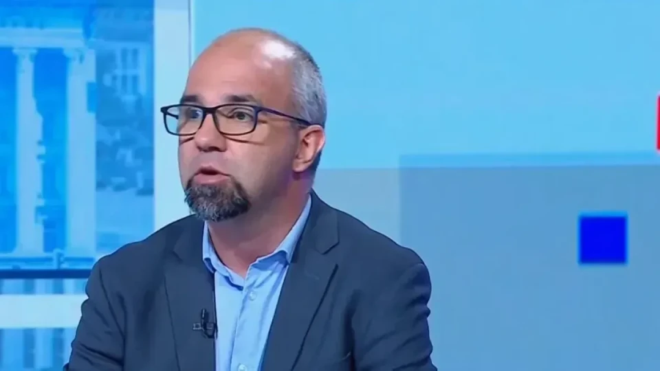 Първан с козята брада легна в краката на новата власт