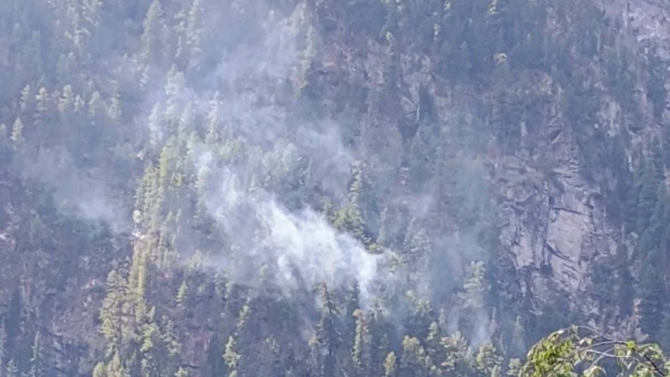 Пожар в района на Рилския манастир: Дрон с 80-литров резервоар се включва в гасенето