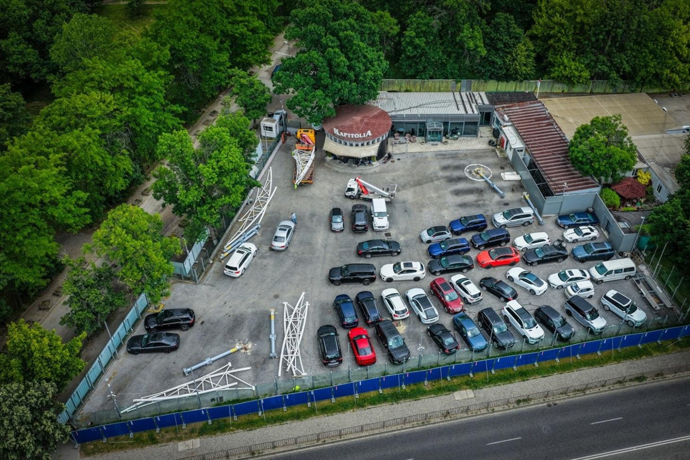 Столичната община запечата автокъща "Капитолия" и запорира имуществото ѝ