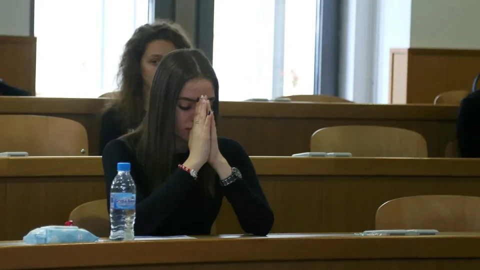 България се приближава до европейската цел за висше образование, но зад числото има голяма разлика