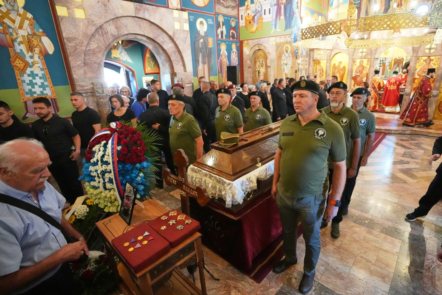 Сърбия погреба Ратко Младич с военни почести