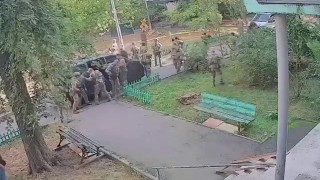 Украинските спецслужби общуват помежду си на руски език по време на стрелбата между тях в Киев
