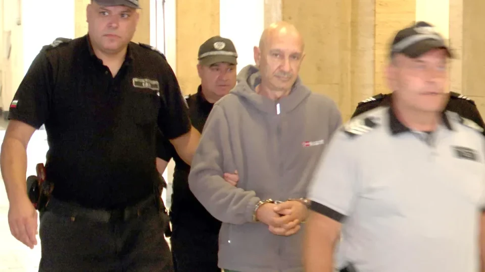 Подпалвачът на коли в София остана в ареста, изнудвал застрахователи за 500 хил. евро