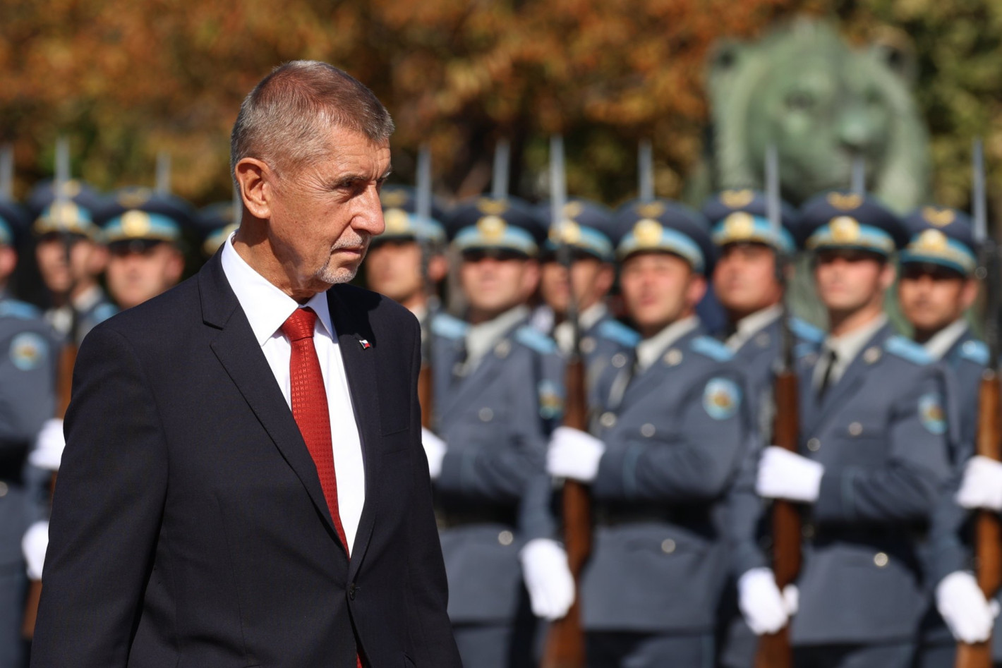 Радев посрещна евроскептичния Андрей Бабиш с официална церемония в София (снимки)
