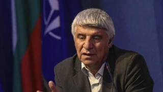 Историк: Въпреки всички критики и колебания, ние сме суверенна държава и не бива да има ход назад