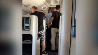 Видео, заснето на борда на атакувания самолет за Тел Авив, поставя под съмнение официалната версия на Израел