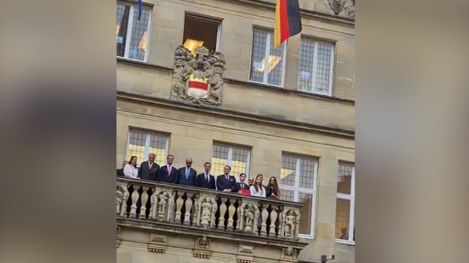 Германският канцлер присъди награда за мир на НАТО и беше освиркан (видео)
