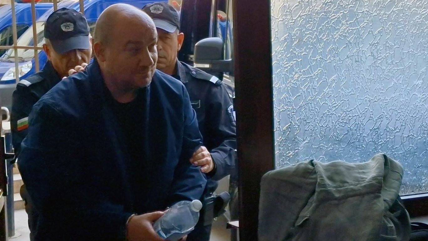 Деканът на Медицинския факултет в Пловдив направи самопризнания за източването на НЗОК