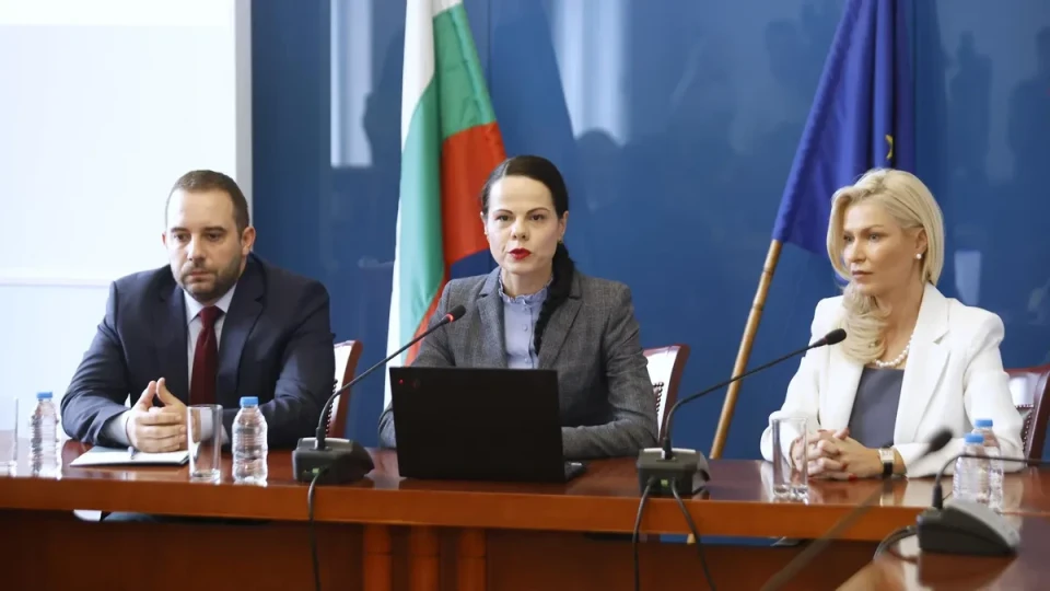 Спряха над 30 сайта за търговия с неразрешени лекарства, включително пептиди