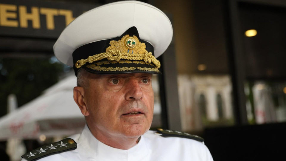Адмирал в оставка води българската армия, докато Русия ни напада с дронове