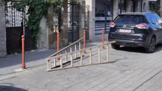 Запазването на паркомясто с туба вече е отживелица, вижте новата „иновация“ в Бургас