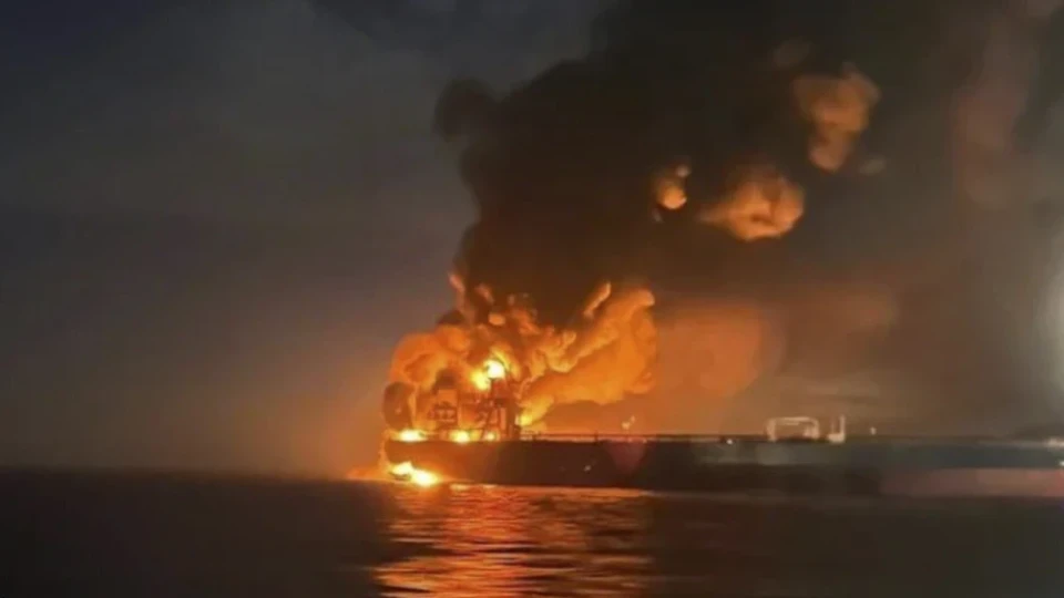 Тревога в Черно море: Още един кораб гори край румънския град Сулина