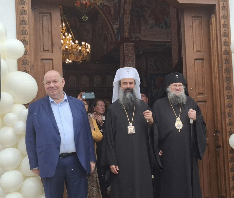 КАМБАНЕН ЗВЪН! Патриарх Даниил: Света Петка се радва на небесата, защото днес освещаваме нов храм, посветен на нея (СНИМКИ И ВИДЕО)