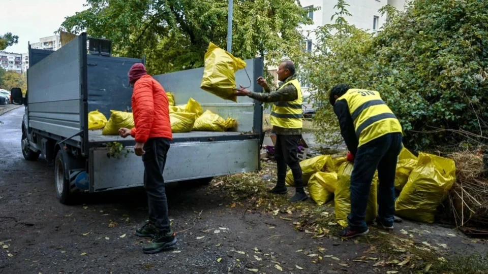 Стотици доброволци се включиха в последния ден от Есенното почистване на София