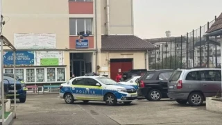 15-годишен извади мачете в училищна тоалетна, нападна двама съученици