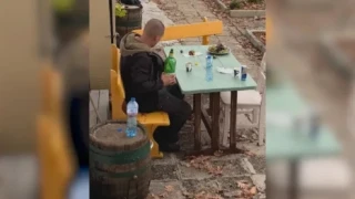 Пиян председател се яви в изборната секция с 2-литрова бутилка бира