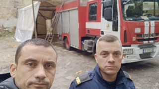 Спасяват животи, но нямат гараж! Пожарна във Варна посреща зимата под брезент